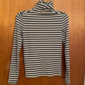 Made well turtleneck.